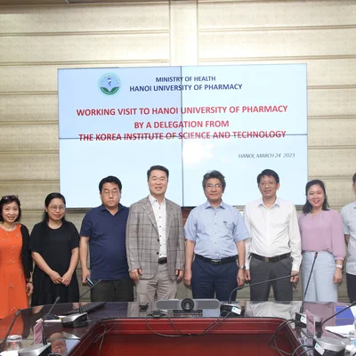 Receiving the delegation from the Korean Institute of Science and Technology (KIST)